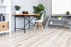 Як вибрати вінілову підлогу: поради для покупців - Рекомендації щодо вибору вінілової підлоги, включаючи зносостійкість, колір та стиль