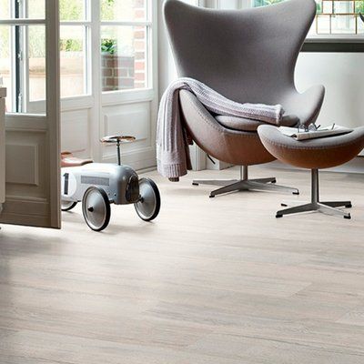 Ламінат Egger Home Classic 4V Дуб Елва сірий EHL145
